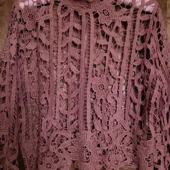 Unique Piece Feminine Boho Crochet Lace Bell Sleeve Top  M - Picture 5 of 7